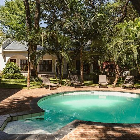Jacaranda Lodge Victoria Falls Eksteriør bilde