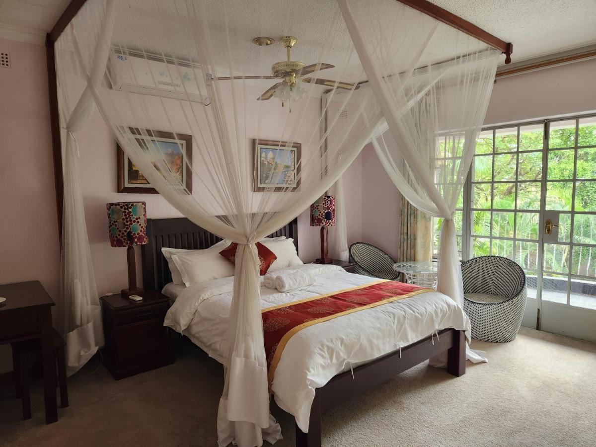 Jacaranda Lodge Victoria Falls Eksteriør bilde