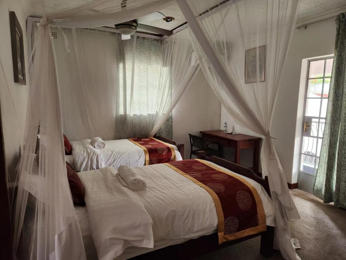 Jacaranda Lodge Victoria Falls Eksteriør bilde