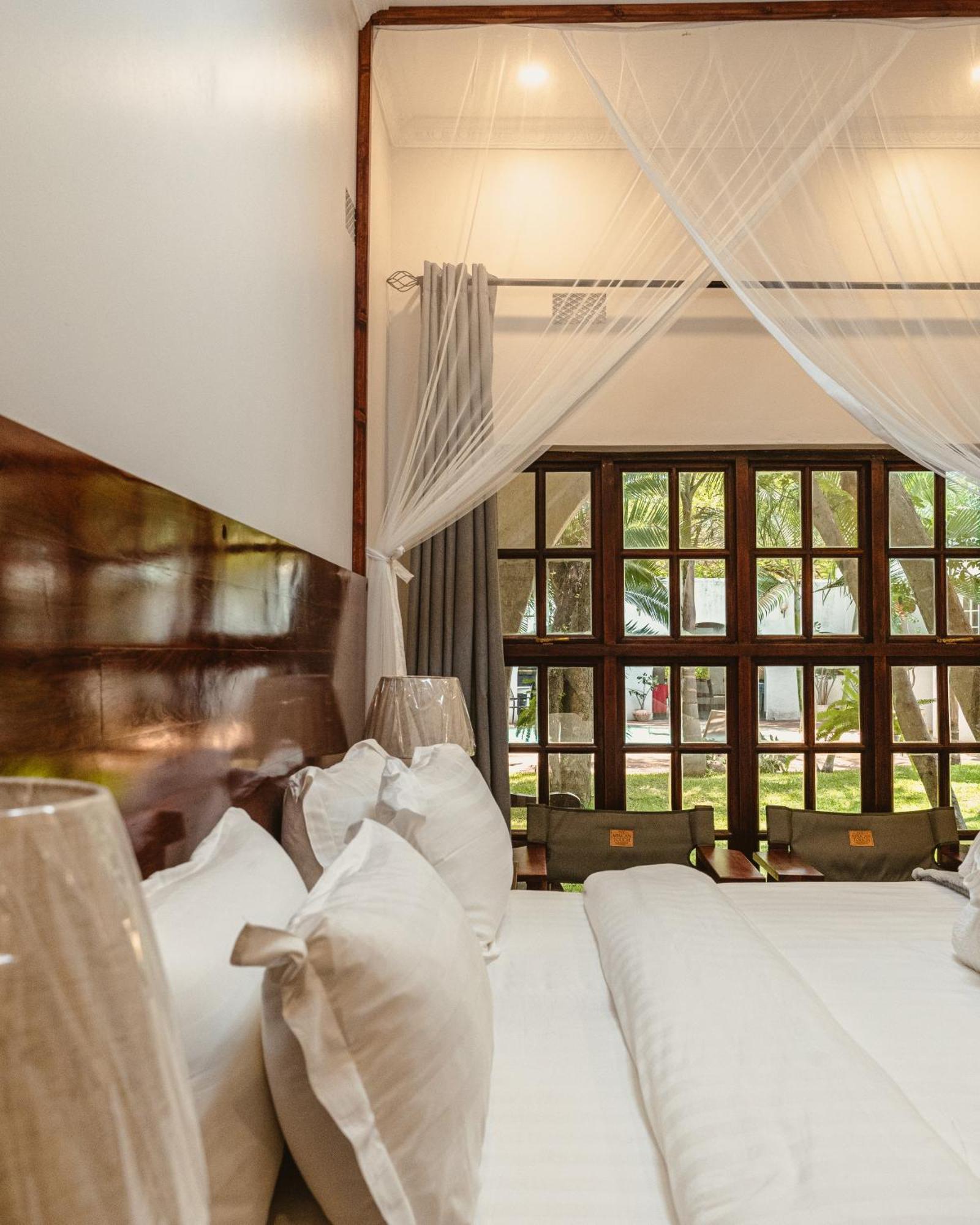 Jacaranda Lodge Victoria Falls Eksteriør bilde
