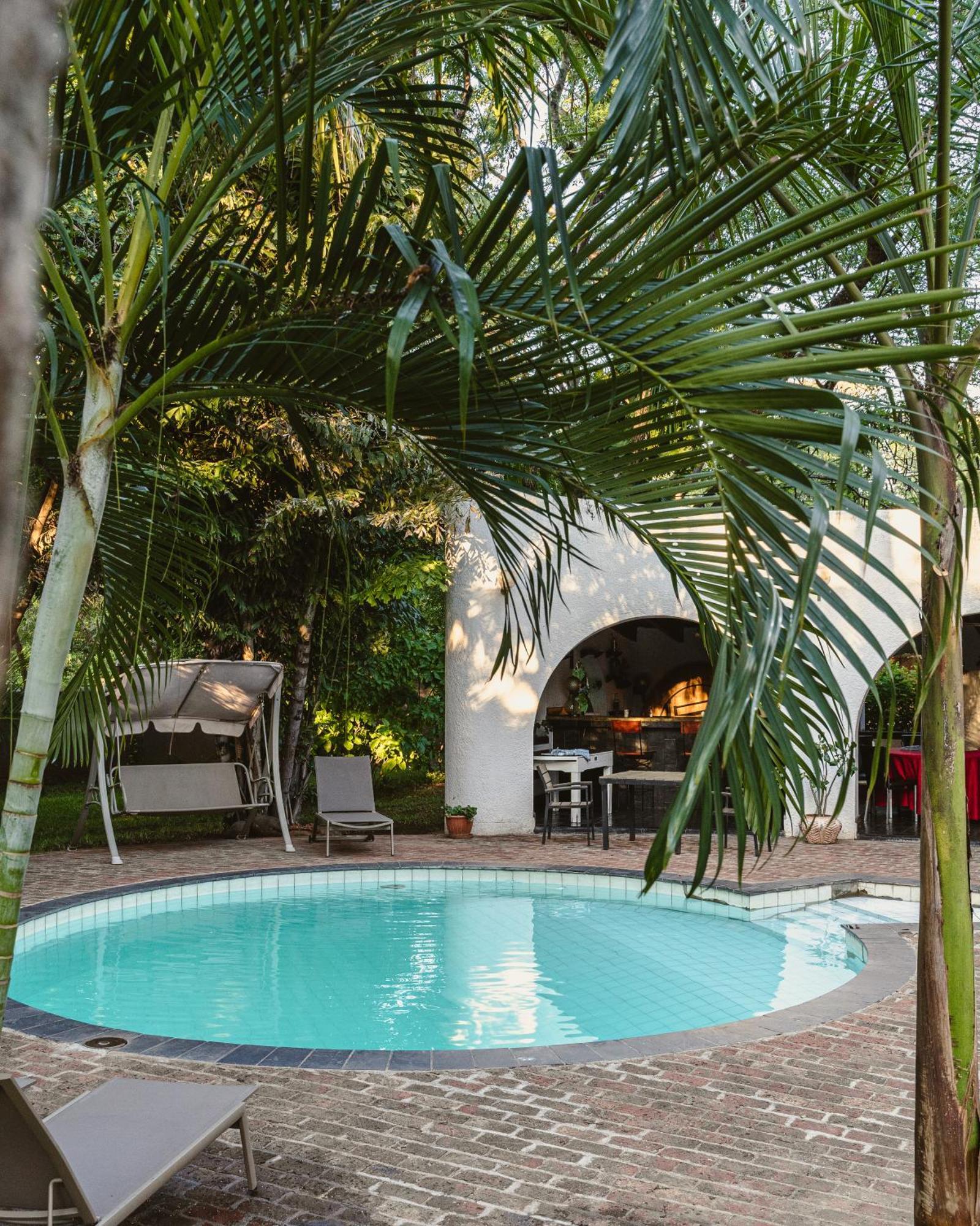 Jacaranda Lodge Victoria Falls Eksteriør bilde