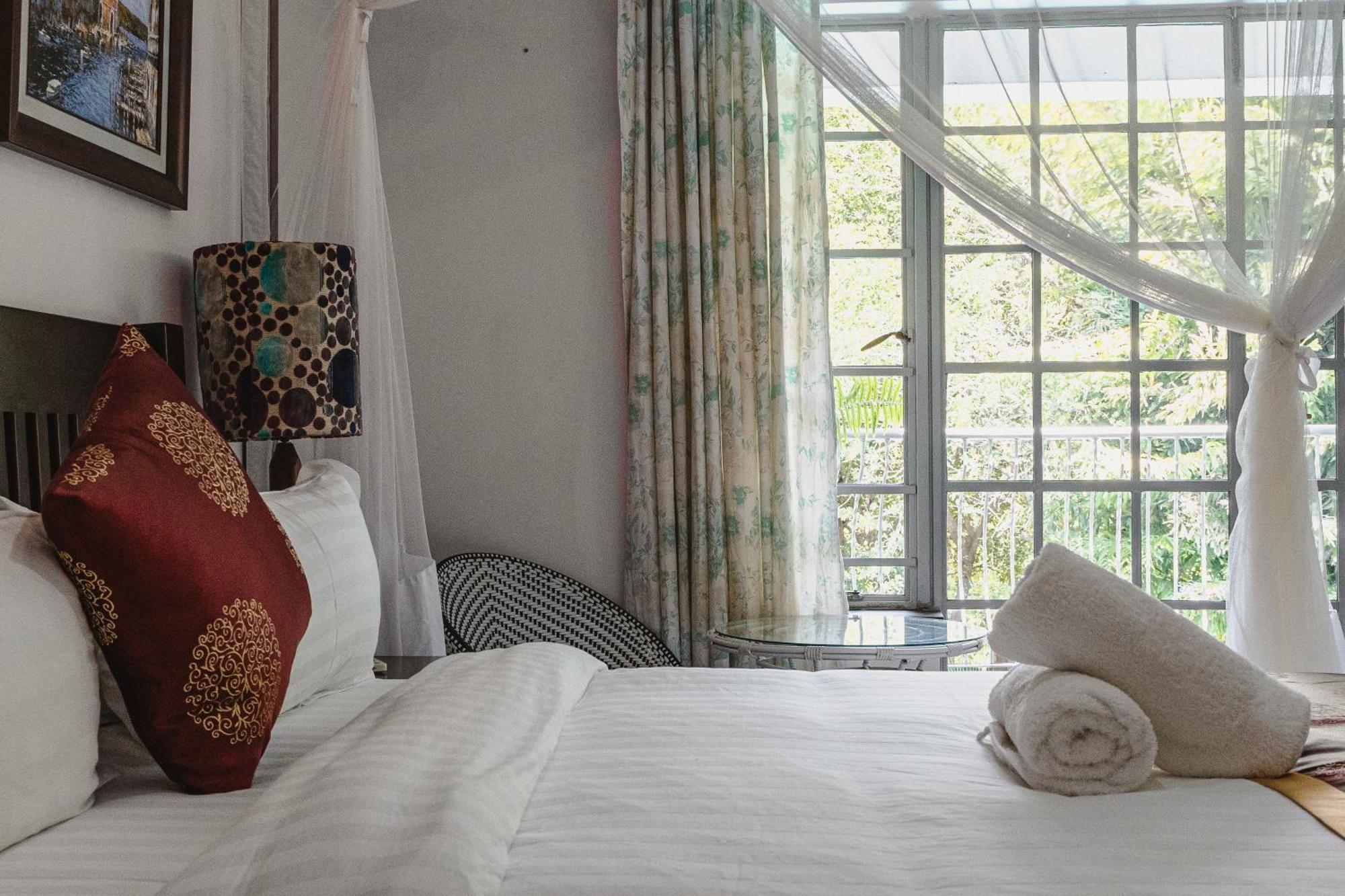 Jacaranda Lodge Victoria Falls Eksteriør bilde