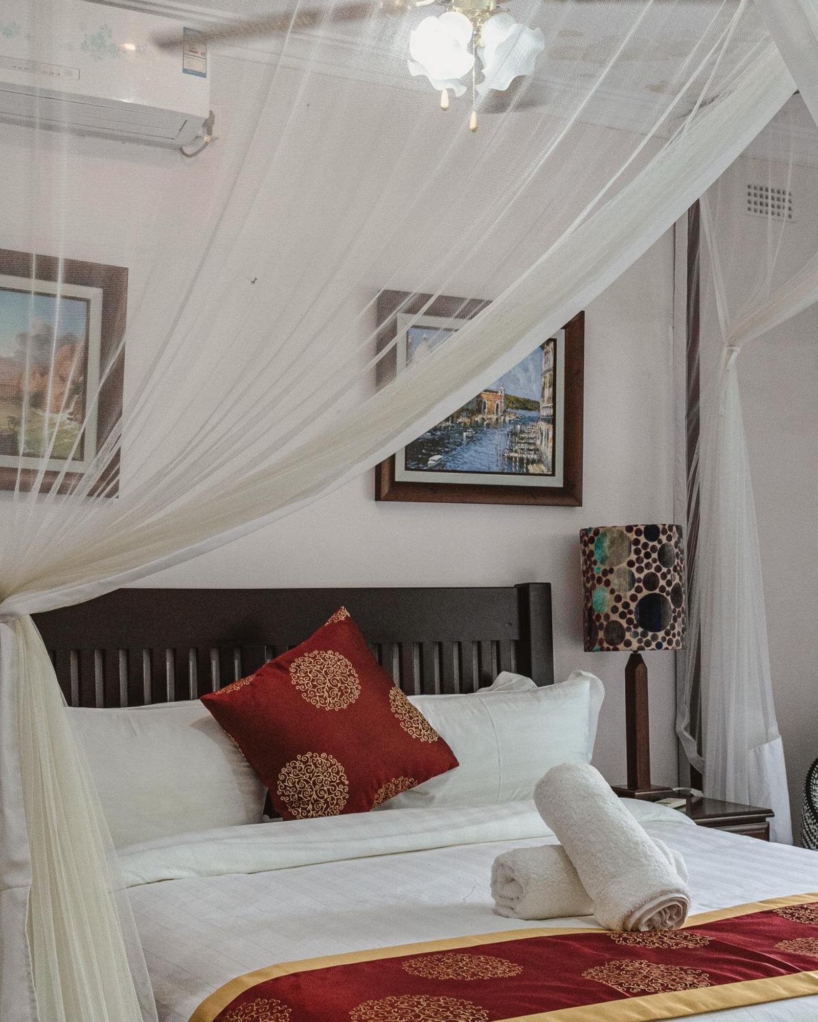 Jacaranda Lodge Victoria Falls Eksteriør bilde